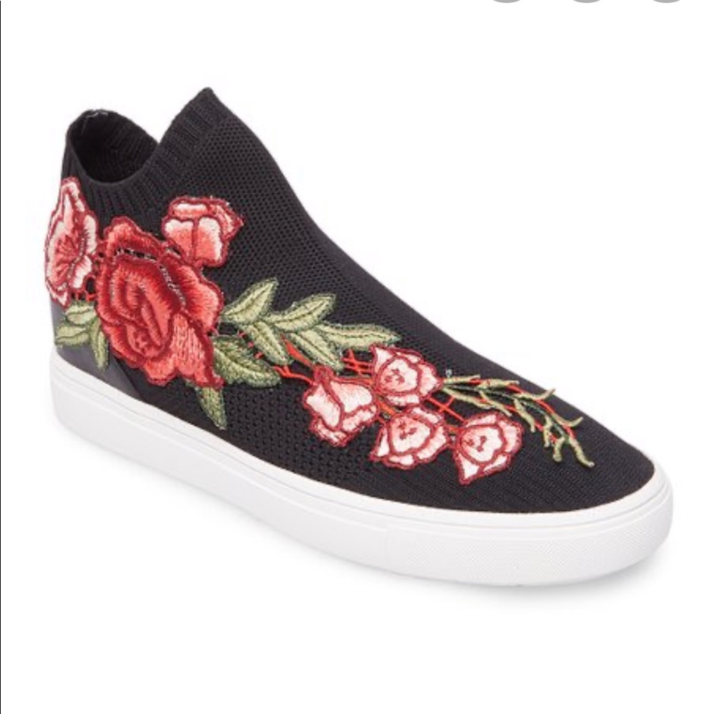 Floral embroidered black sneakers